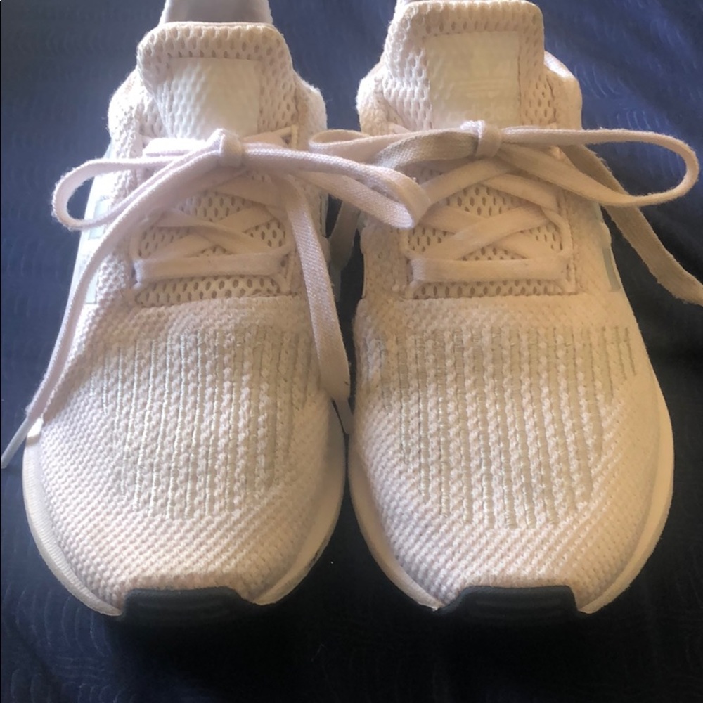 Gently worn White Adidas Sneakers